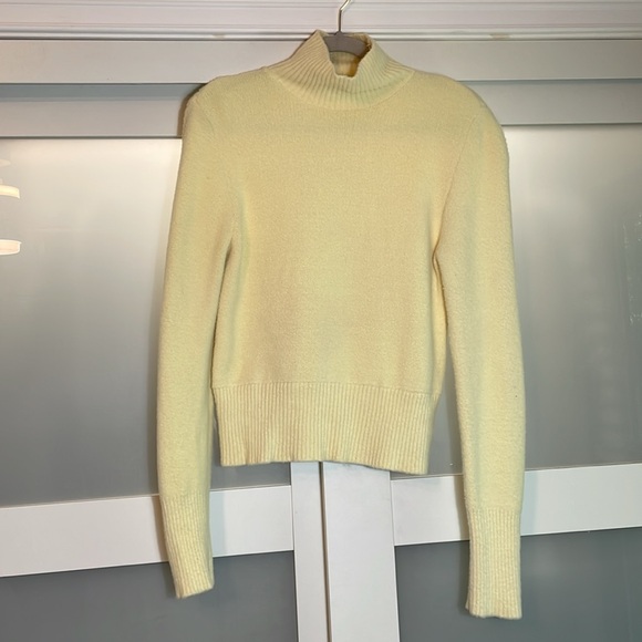 Zara Pale Yellow Turtleneck Knit Sweater Size Medium - Picture 4 of 7